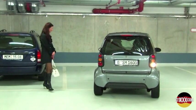 123XXX - Fucked Amateurs in Germany!: De îndată ce l-a văzut, a știut că o va fute bine
