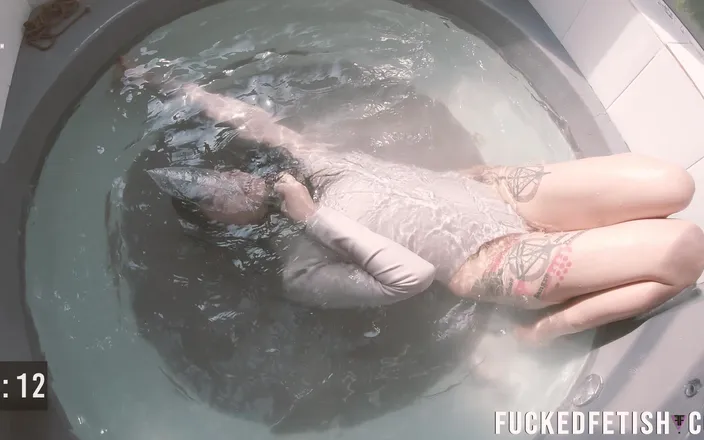 Fucked fetish: 4K Water Bagging Sexy Latin Goddess Swimsuit Topples