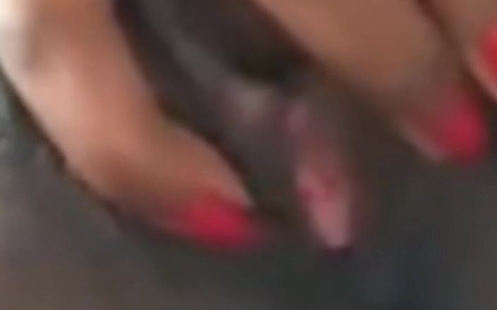 Dick sucker: Genç ugandalı zenci pembe gösteriyor
