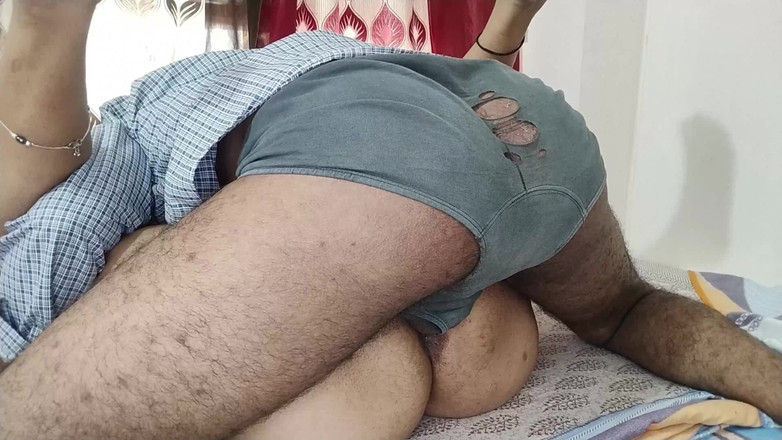 Yourdidipriya: Jeth ji ने चुपके से बहू को चोदा जो बिस्तर पर डॉगी पोजीशन में थी