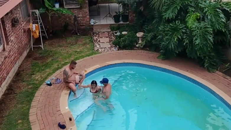 Bigjoefuckalott: 用我的无人机飞行时发现我的邻居做爱