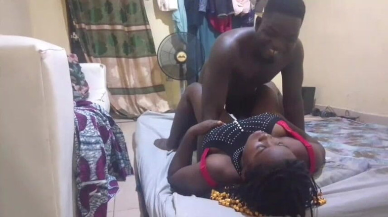 Pornsexlive: 我大学朋友的一次访问