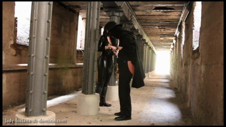 Lady Luciana Di Domizio: Whipped in tunnel