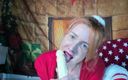 Horny Lola: Їсть свій камшот на Різдво