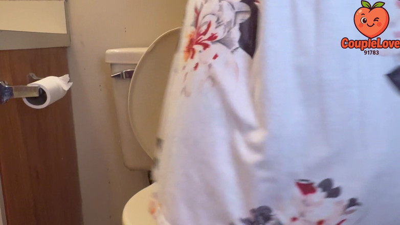 CoupleLove91783: Bezpečnostní chlap v koupelně 2 - ponorný sph POV