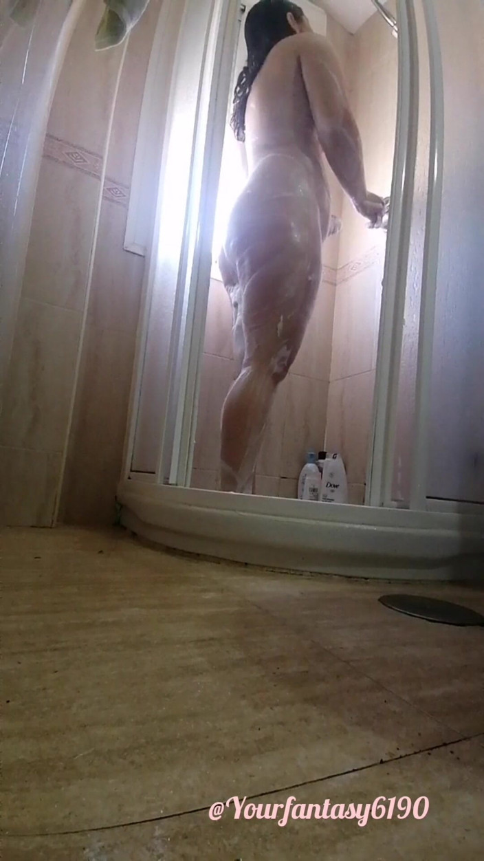 Your fantasy studio: Peeker Cam in the Shower