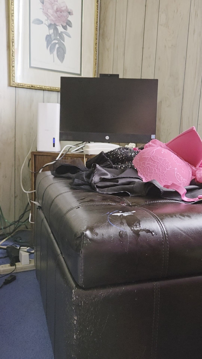 HerculesnVENUS: Putas chorros en tu polla de nuevo