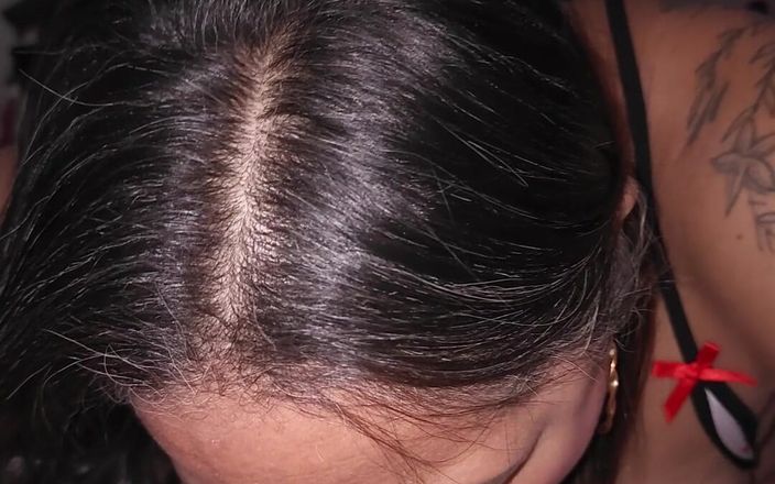 LicenciadaAnn: Minha madrasta madura dá boquetes incríveis em primeiro plano