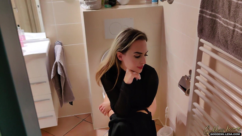 Goddess Lena: เลียโถส้วม กินน้ำควย กลืนปัสสาวะ!