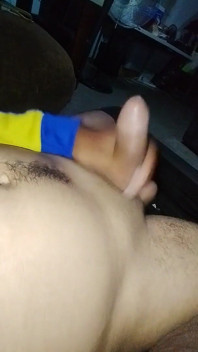 Ich bin allein im Wohnzimmer zurückgelassen