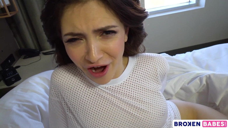 Broken babes: BrokenBabes - Adik tiri Jane Wilde berkongsi katil dan pantatnya