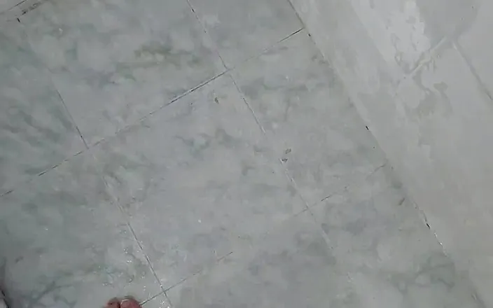 Lkdick8: Pee in the Shower 1
