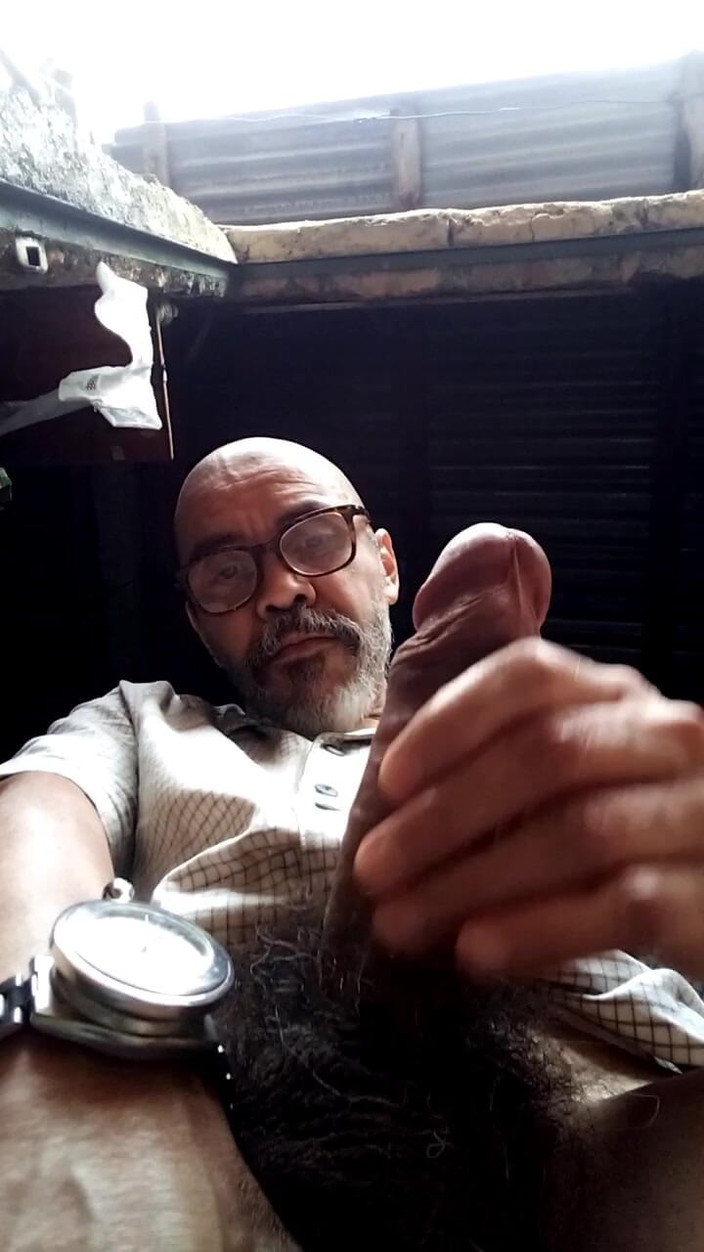 WeatheredLock3: Papa Manuel speelt