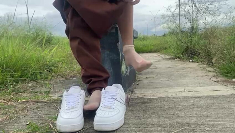 Mr Feet Colombia: Picioarele mele sunt religia ta. Roagă-te cu gura.