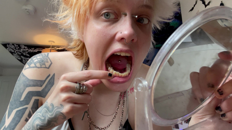 Glitterqueen1999: No Makeup Goth Girl Mouth Tour with Hand Mirror