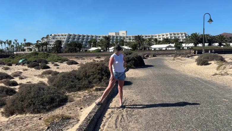 Sunshine mom: Desperate Wetting Jeans Shorts in Public