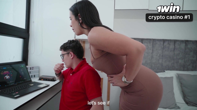 Kylei Ellish: Une MILF Divorcée Baise Une Intello Vierge Pour L’aider À Investir...