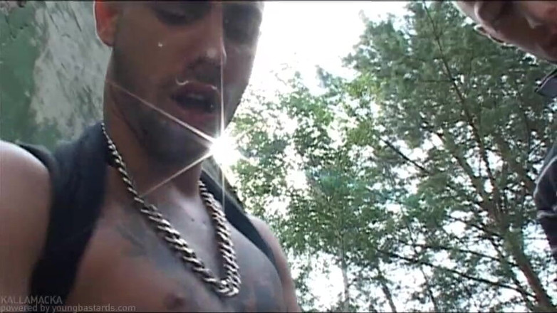 Young Bastards: Lỗ wrecking sneaker lads