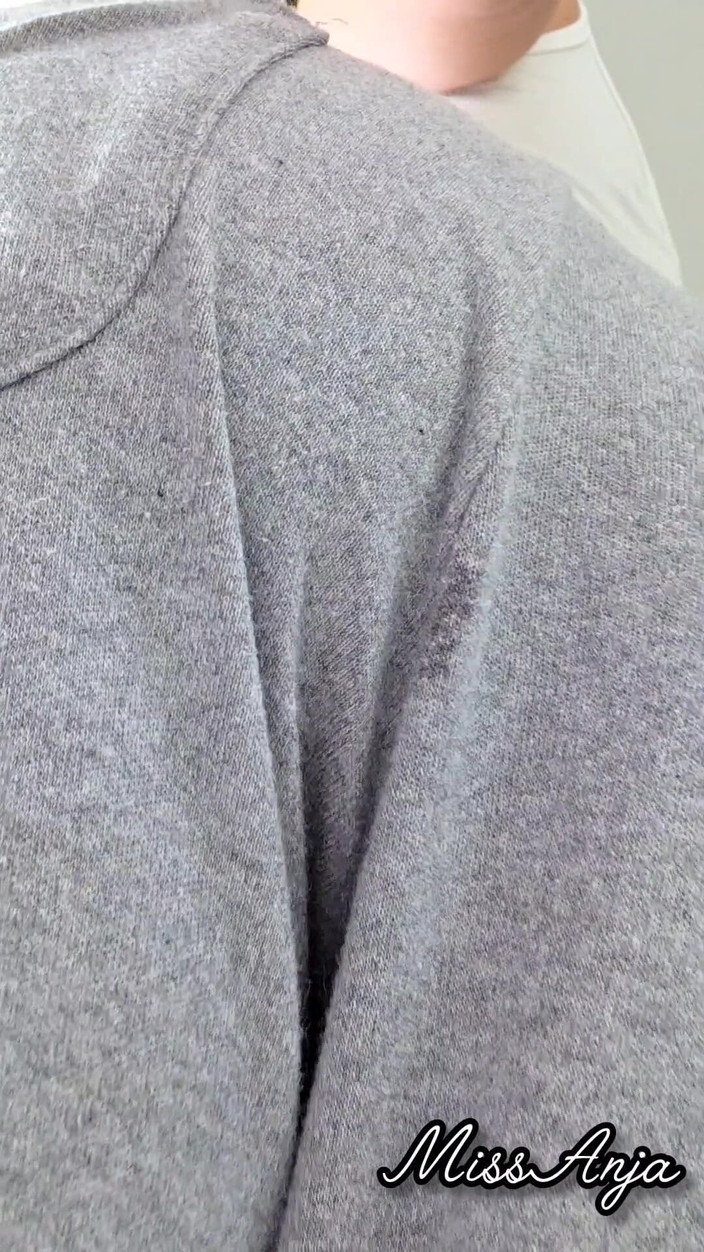 MissAnja_FH: Gri eşofmanlarımla terli yüksek sesle osuruyor