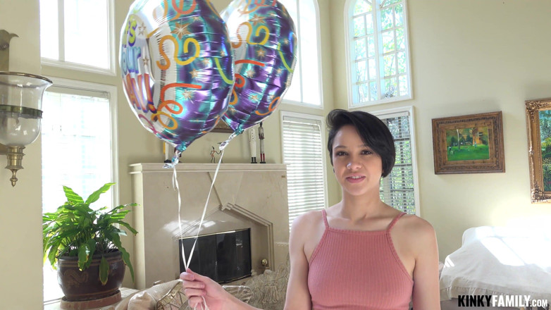 Kinky Family: Siostra chce mojego kutasa na bday
