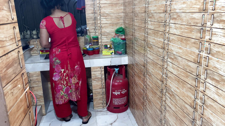 SAFI TV: Jag har sexvideor med min styvbror