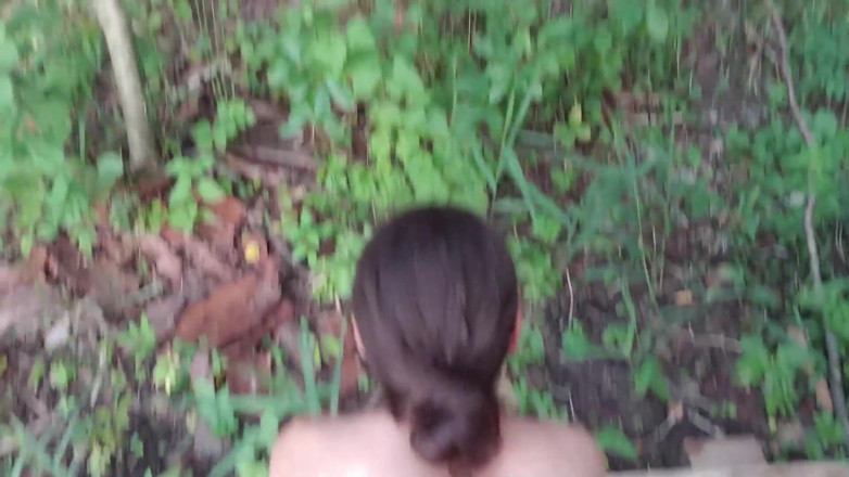 thelazycouple: Bunda da meia-irmã cheia de meu esperma no lago