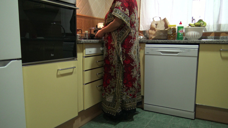 Souzan Halabi: Pakistani Stepmother Creampied by Stepson in Kitchen