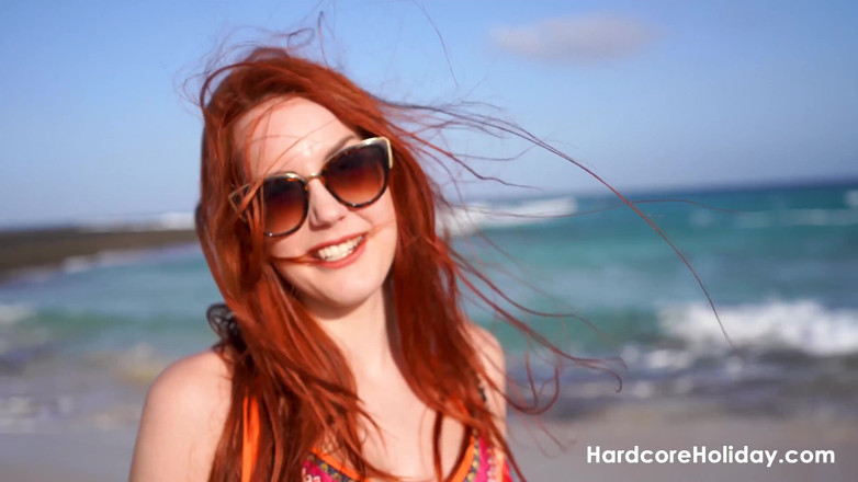 Hardcore Holiday: Azgın kızıl saçlı sikiliyor