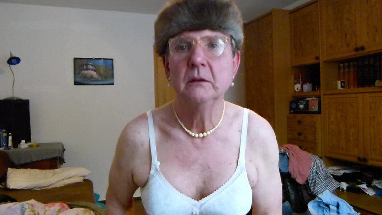 Andi Geil: Crossdresser Andreas Chčije a honí si