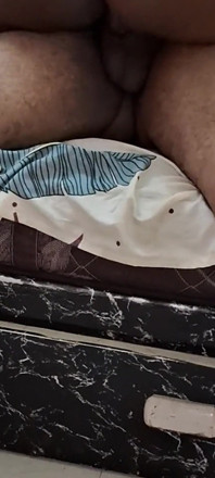 Desi mädchen sexy möpse und fickt ihre nasse muschi mit großem pennis