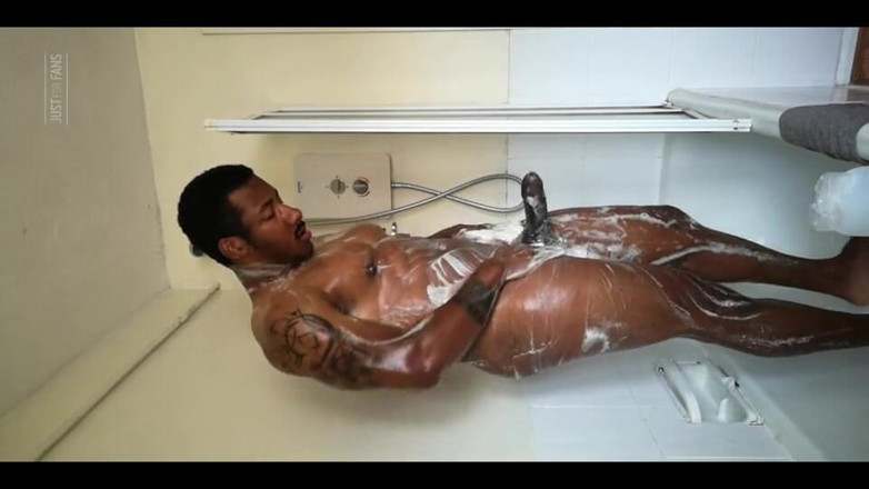 Amadeus: Shower Time After the Gym