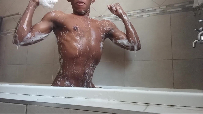 Nick Jamile: Ebenholz-twink Nimmt Ein Bad