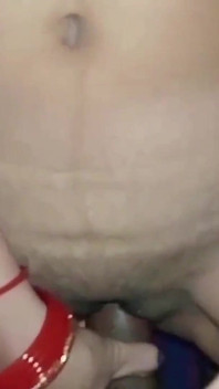 Il fratellastro del mio amico mi ha chiamato a casa sua e ha fatto sesso con me.