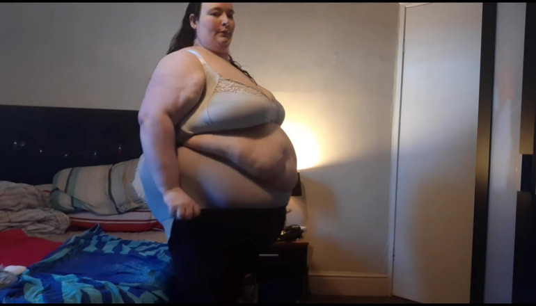 SSBBWLadyBrads: SSBBW gets changed after the shower