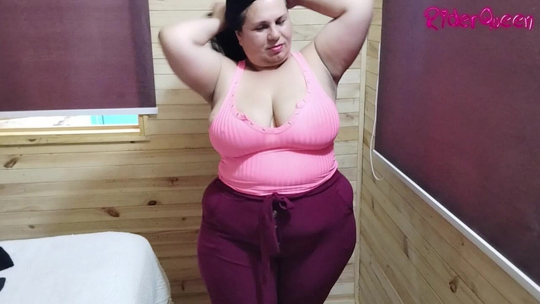 Riderqueen BBW Step Mom Latina Ebony: Sexy stiefmutter versucht freizeitklamotten, um latina zu verführen