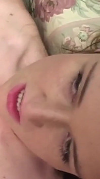 La bionda calda è incredibile a letto con le sue tette enormi capezzoli e grandi pompini