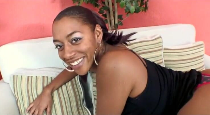 VOP Ebony Babes: Ebenholz liebt es, seinen langen schwarzen schwanz zu lutschen