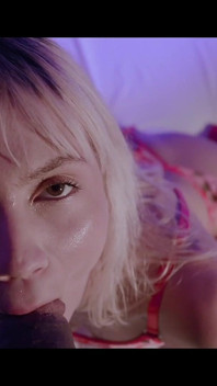 Une fille mince adore se faire taper la chatte - Psy Lunar - Loupan
