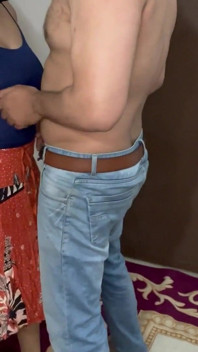 Ma demi-sœur m'a appelé pour la baiser quand elle ne portait pas de soutien-gorge et de culotte
