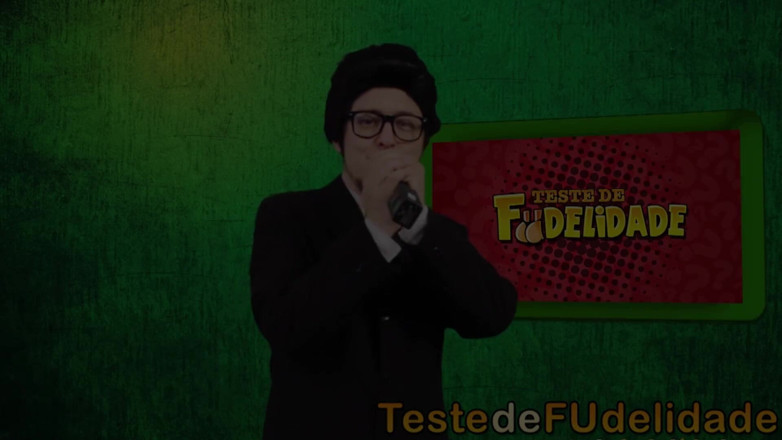 Teste de Fudelidade: Șeful Sexy Se Căsătorește Pe Canapea