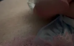 穿着内裤的男人
