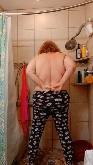 BBW nurse Vicki adventures with friends: 我把裤子弄小便看了吗？