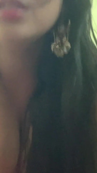 Indická Rashmika Hot & Sexy Manželka chce hrát s čůrákem, miluje kouření a šukání