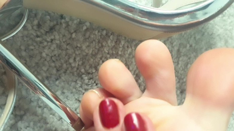 Adele Amber: Lick My Toes
