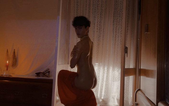 Artesensual: Kinematografie dospělých: červené šaty, podpatky, hudba, sluchátka a Phs Finest Boom Vůbec