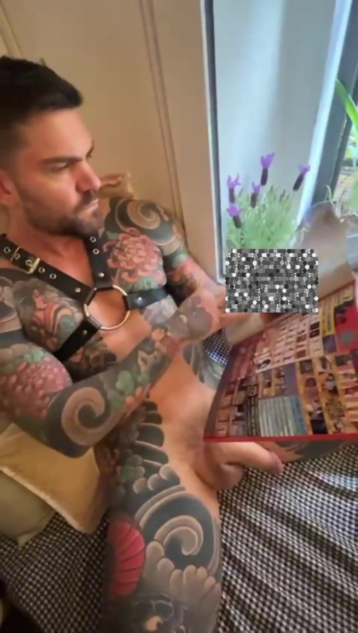 Juan Lucho Gay: Ragazzo Con L'imbracatura Si Masturba