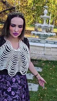 Adoração elegante deusa negra gótica