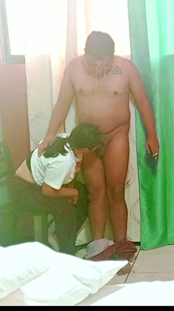 Sofixxx: अनुभवहीन युवा लड़की पहली बार लंड चूस रही है