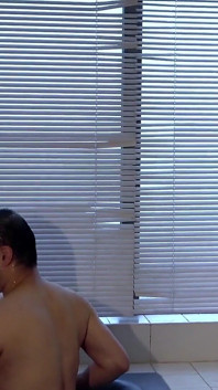 Tareas que un esclavo doméstico tiene que hacer durante la hora del baño de la dominatrix.