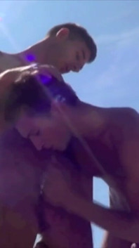 Humiliation sexuelle avec un exhib incroyable sur la plage commune
